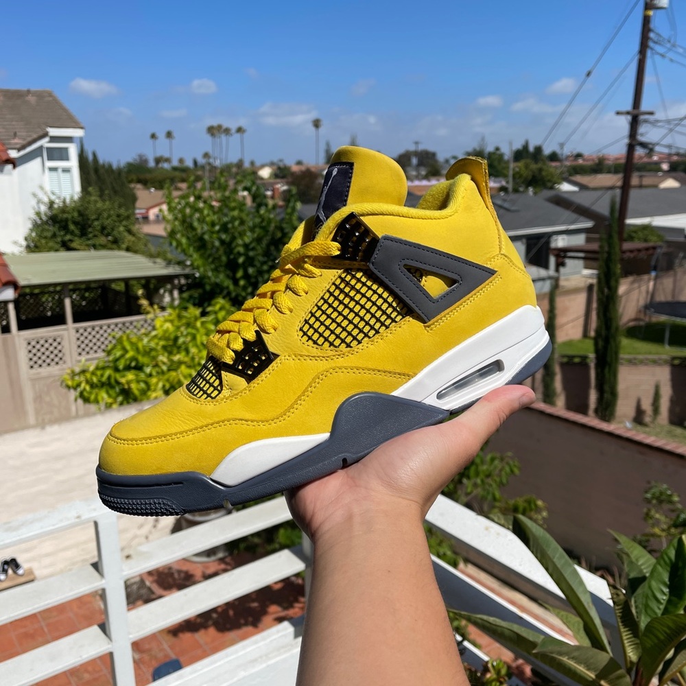 SOLD ✅✅ - Jordan 4 Retro 'Lightning' - Size 10 OG All EXCELLENT CONDITION VNDS